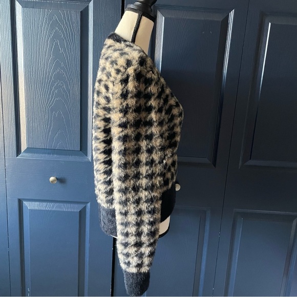 Fuzzy SOFT semi-cropped cardigan sweater - Picture 6 of 11